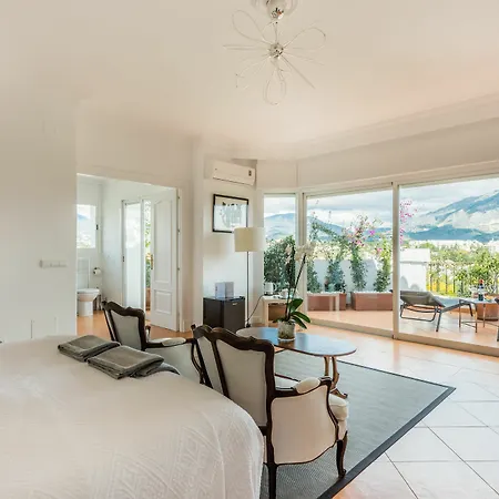 Molo 44 Puerto Banus