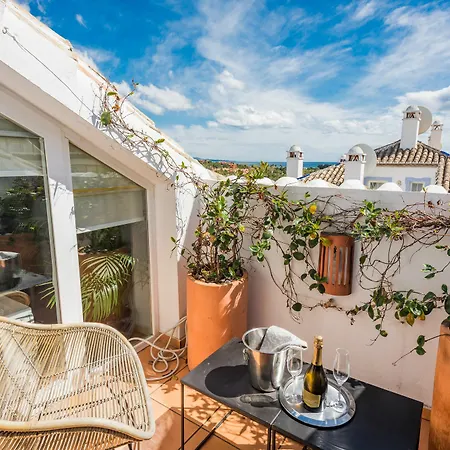 Molo 44 Puerto Banus 4*