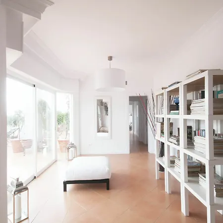 Molo 44 Puerto Banus 4*